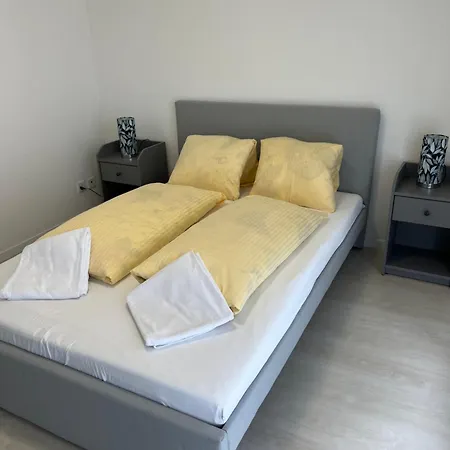 Tom * אינטרלאקן